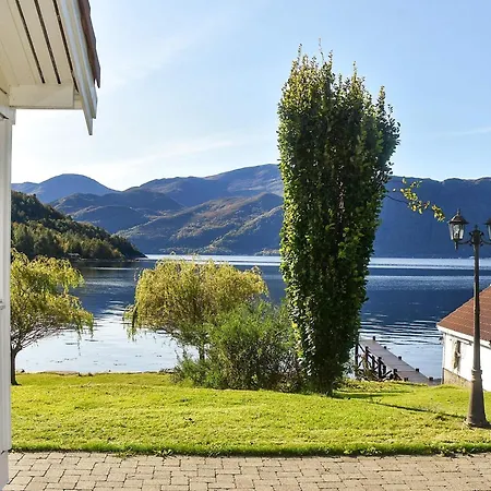 4 Star In Volda Feriehus *